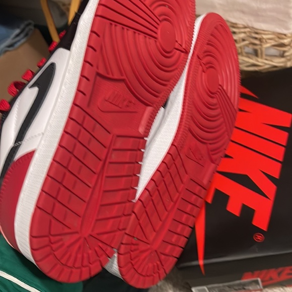 Jordan 1 retro low OG - Picture 4 of 5